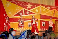 02 KarnevParty RGLAAR 2025-02-28 08  Karnevals Freitag Tour - Auf nach Serm. Dort im Festzelt findet wie in jedem Jahr der Kinderkarneval statt. Abends geht es dann nach Laar zur dortigen KG Rot-Gold. In der Mehrzweckhalle feiern die Jecken auf der Karnevalsparty. Eine kleine Karnevalsfeier erwartet uns dann danach in Wanheimerort. Der Spielmannszug der Prinzengarde feiert dort mit Freunden. : DVPJ, Holger II, Kinderprinz Phil II., Prinzessin, Mia I., Prinzessin Mia I., HDK, Duisburg, Karneval, Helau, Tollität, Event, Session 2024, Session 2025, Hauptausschuss, Gemeinschaft, Hauptausschuss Karneval Duisburg, Duisburg ist echt