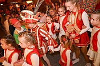 02 KarnevParty RGLAAR 2025-02-28 20  Karnevals Freitag Tour - Auf nach Serm. Dort im Festzelt findet wie in jedem Jahr der Kinderkarneval statt. Abends geht es dann nach Laar zur dortigen KG Rot-Gold. In der Mehrzweckhalle feiern die Jecken auf der Karnevalsparty. Eine kleine Karnevalsfeier erwartet uns dann danach in Wanheimerort. Der Spielmannszug der Prinzengarde feiert dort mit Freunden. : DVPJ, Holger II, Kinderprinz Phil II., Prinzessin, Mia I., Prinzessin Mia I., HDK, Duisburg, Karneval, Helau, Tollität, Event, Session 2024, Session 2025, Hauptausschuss, Gemeinschaft, Hauptausschuss Karneval Duisburg, Duisburg ist echt
