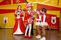 02 KarnevParty RGLAAR 2025-02-28 22  Karnevals Freitag Tour - Auf nach Serm. Dort im Festzelt findet wie in jedem Jahr der Kinderkarneval statt. Abends geht es dann nach Laar zur dortigen KG Rot-Gold. In der Mehrzweckhalle feiern die Jecken auf der Karnevalsparty. Eine kleine Karnevalsfeier erwartet uns dann danach in Wanheimerort. Der Spielmannszug der Prinzengarde feiert dort mit Freunden. : DVPJ, Holger II, Kinderprinz Phil II., Prinzessin, Mia I., Prinzessin Mia I., HDK, Duisburg, Karneval, Helau, Tollität, Event, Session 2024, Session 2025, Hauptausschuss, Gemeinschaft, Hauptausschuss Karneval Duisburg, Duisburg ist echt