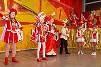 02 KarnevParty RGLAAR 2025-02-28 23  Karnevals Freitag Tour - Auf nach Serm. Dort im Festzelt findet wie in jedem Jahr der Kinderkarneval statt. Abends geht es dann nach Laar zur dortigen KG Rot-Gold. In der Mehrzweckhalle feiern die Jecken auf der Karnevalsparty. Eine kleine Karnevalsfeier erwartet uns dann danach in Wanheimerort. Der Spielmannszug der Prinzengarde feiert dort mit Freunden. : DVPJ, Holger II, Kinderprinz Phil II., Prinzessin, Mia I., Prinzessin Mia I., HDK, Duisburg, Karneval, Helau, Tollität, Event, Session 2024, Session 2025, Hauptausschuss, Gemeinschaft, Hauptausschuss Karneval Duisburg, Duisburg ist echt