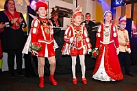 03 KarnevFeier SZWanheimerort 2025-02-28 08  Karnevals Freitag Tour - Auf nach Serm. Dort im Festzelt findet wie in jedem Jahr der Kinderkarneval statt. Abends geht es dann nach Laar zur dortigen KG Rot-Gold. In der Mehrzweckhalle feiern die Jecken auf der Karnevalsparty. Eine kleine Karnevalsfeier erwartet uns dann danach in Wanheimerort. Der Spielmannszug der Prinzengarde feiert dort mit Freunden. : DVPJ, Holger II, Kinderprinz Phil II., Prinzessin, Mia I., Prinzessin Mia I., HDK, Duisburg, Karneval, Helau, Tollität, Event, Session 2024, Session 2025, Hauptausschuss, Gemeinschaft, Hauptausschuss Karneval Duisburg, Duisburg ist echt