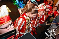 03 KarnevFeier SZWanheimerort 2025-02-28 09  Karnevals Freitag Tour - Auf nach Serm. Dort im Festzelt findet wie in jedem Jahr der Kinderkarneval statt. Abends geht es dann nach Laar zur dortigen KG Rot-Gold. In der Mehrzweckhalle feiern die Jecken auf der Karnevalsparty. Eine kleine Karnevalsfeier erwartet uns dann danach in Wanheimerort. Der Spielmannszug der Prinzengarde feiert dort mit Freunden. : DVPJ, Holger II, Kinderprinz Phil II., Prinzessin, Mia I., Prinzessin Mia I., HDK, Duisburg, Karneval, Helau, Tollität, Event, Session 2024, Session 2025, Hauptausschuss, Gemeinschaft, Hauptausschuss Karneval Duisburg, Duisburg ist echt