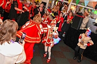03 KarnevFeier SZWanheimerort 2025-02-28 13  Karnevals Freitag Tour - Auf nach Serm. Dort im Festzelt findet wie in jedem Jahr der Kinderkarneval statt. Abends geht es dann nach Laar zur dortigen KG Rot-Gold. In der Mehrzweckhalle feiern die Jecken auf der Karnevalsparty. Eine kleine Karnevalsfeier erwartet uns dann danach in Wanheimerort. Der Spielmannszug der Prinzengarde feiert dort mit Freunden. : DVPJ, Holger II, Kinderprinz Phil II., Prinzessin, Mia I., Prinzessin Mia I., HDK, Duisburg, Karneval, Helau, Tollität, Event, Session 2024, Session 2025, Hauptausschuss, Gemeinschaft, Hauptausschuss Karneval Duisburg, Duisburg ist echt