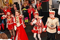 03 KarnevFeier SZWanheimerort 2025-02-28 14  Karnevals Freitag Tour - Auf nach Serm. Dort im Festzelt findet wie in jedem Jahr der Kinderkarneval statt. Abends geht es dann nach Laar zur dortigen KG Rot-Gold. In der Mehrzweckhalle feiern die Jecken auf der Karnevalsparty. Eine kleine Karnevalsfeier erwartet uns dann danach in Wanheimerort. Der Spielmannszug der Prinzengarde feiert dort mit Freunden. : DVPJ, Holger II, Kinderprinz Phil II., Prinzessin, Mia I., Prinzessin Mia I., HDK, Duisburg, Karneval, Helau, Tollität, Event, Session 2024, Session 2025, Hauptausschuss, Gemeinschaft, Hauptausschuss Karneval Duisburg, Duisburg ist echt