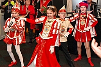 03 KarnevFeier SZWanheimerort 2025-02-28 15  Karnevals Freitag Tour - Auf nach Serm. Dort im Festzelt findet wie in jedem Jahr der Kinderkarneval statt. Abends geht es dann nach Laar zur dortigen KG Rot-Gold. In der Mehrzweckhalle feiern die Jecken auf der Karnevalsparty. Eine kleine Karnevalsfeier erwartet uns dann danach in Wanheimerort. Der Spielmannszug der Prinzengarde feiert dort mit Freunden. : DVPJ, Holger II, Kinderprinz Phil II., Prinzessin, Mia I., Prinzessin Mia I., HDK, Duisburg, Karneval, Helau, Tollität, Event, Session 2024, Session 2025, Hauptausschuss, Gemeinschaft, Hauptausschuss Karneval Duisburg, Duisburg ist echt