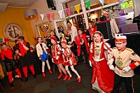 03 KarnevFeier SZWanheimerort 2025-02-28 17  Karnevals Freitag Tour - Auf nach Serm. Dort im Festzelt findet wie in jedem Jahr der Kinderkarneval statt. Abends geht es dann nach Laar zur dortigen KG Rot-Gold. In der Mehrzweckhalle feiern die Jecken auf der Karnevalsparty. Eine kleine Karnevalsfeier erwartet uns dann danach in Wanheimerort. Der Spielmannszug der Prinzengarde feiert dort mit Freunden. : DVPJ, Holger II, Kinderprinz Phil II., Prinzessin, Mia I., Prinzessin Mia I., HDK, Duisburg, Karneval, Helau, Tollität, Event, Session 2024, Session 2025, Hauptausschuss, Gemeinschaft, Hauptausschuss Karneval Duisburg, Duisburg ist echt