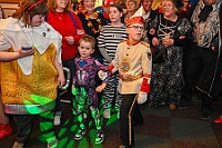 03 KarnevFeier SZWanheimerort 2025-02-28 19  Karnevals Freitag Tour - Auf nach Serm. Dort im Festzelt findet wie in jedem Jahr der Kinderkarneval statt. Abends geht es dann nach Laar zur dortigen KG Rot-Gold. In der Mehrzweckhalle feiern die Jecken auf der Karnevalsparty. Eine kleine Karnevalsfeier erwartet uns dann danach in Wanheimerort. Der Spielmannszug der Prinzengarde feiert dort mit Freunden. : DVPJ, Holger II, Kinderprinz Phil II., Prinzessin, Mia I., Prinzessin Mia I., HDK, Duisburg, Karneval, Helau, Tollität, Event, Session 2024, Session 2025, Hauptausschuss, Gemeinschaft, Hauptausschuss Karneval Duisburg, Duisburg ist echt