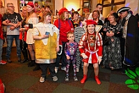 03 KarnevFeier SZWanheimerort 2025-02-28 21  Karnevals Freitag Tour - Auf nach Serm. Dort im Festzelt findet wie in jedem Jahr der Kinderkarneval statt. Abends geht es dann nach Laar zur dortigen KG Rot-Gold. In der Mehrzweckhalle feiern die Jecken auf der Karnevalsparty. Eine kleine Karnevalsfeier erwartet uns dann danach in Wanheimerort. Der Spielmannszug der Prinzengarde feiert dort mit Freunden. : DVPJ, Holger II, Kinderprinz Phil II., Prinzessin, Mia I., Prinzessin Mia I., HDK, Duisburg, Karneval, Helau, Tollität, Event, Session 2024, Session 2025, Hauptausschuss, Gemeinschaft, Hauptausschuss Karneval Duisburg, Duisburg ist echt