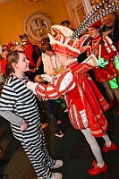 03 KarnevFeier SZWanheimerort 2025-02-28 30  Karnevals Freitag Tour - Auf nach Serm. Dort im Festzelt findet wie in jedem Jahr der Kinderkarneval statt. Abends geht es dann nach Laar zur dortigen KG Rot-Gold. In der Mehrzweckhalle feiern die Jecken auf der Karnevalsparty. Eine kleine Karnevalsfeier erwartet uns dann danach in Wanheimerort. Der Spielmannszug der Prinzengarde feiert dort mit Freunden. : DVPJ, Holger II, Kinderprinz Phil II., Prinzessin, Mia I., Prinzessin Mia I., HDK, Duisburg, Karneval, Helau, Tollität, Event, Session 2024, Session 2025, Hauptausschuss, Gemeinschaft, Hauptausschuss Karneval Duisburg, Duisburg ist echt