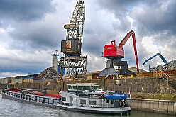 Prinzenfahrt Duisport 2025-02-28 13  Prinzenfahrt auf der Karl Jarres - Die Prinzenfahrt auf dem duisport-Schiff ist ein Höhepunkt in jeder Session! Pünktlich um 11:11 Uhr hieß es „Leinen los". Zusammen mit duisport-Vorstand Markus Bangen und Giordana Sperling-Doppstadt sowie Vertretern des HDK. Auch Vertreter aus Duisburgs Karnevalsgesellschaften waren an Bord und es ging volle Kraft voraus über den Rhein. : DVPJ, Holger II, Kinderprinz Phil II., Prinzessin, Mia I., Prinzessin Mia I., HDK, Duisburg, Karneval, Helau, Tollität, Event, Session 2024, Session 2025, Hauptausschuss, Gemeinschaft, Hauptausschuss Karneval Duisburg, Duisburg ist echt