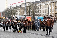 01 Prinzenwecken 2025-03-01 01  Am Nekelsamstag - ein Highlight - Es ist UNSER Tag. Um acht Uhr in der Früh werden mir Böllerschüssen am WYNDHAM Hotel Duisburger Hof geweckt. Gut gefrühstückt fahren wir nach Marxloh. Dort beginnt in diesem Jahr am neuen Tag zur neuen Uhrzeit der Kinderkarnevalszug Richtung Hamborn. Nach dem Umzug noch kurz der Empfang in der Hamborner Sparkassenfiliale und dann gehts noch weiter mit Terminen. Abends dann zum Bordfest der KG Alle Mann an Bord und danach zur Prunksitzung der KG Rot-Gold Laar. : DVPJ, Holger II, Kinderprinz Phil II., Prinzessin, Mia I., Prinzessin Mia I., HDK, Duisburg, Karneval, Helau, Tollität, Event, Session 2024, Session 2025, Hauptausschuss, Gemeinschaft, Hauptausschuss Karneval Duisburg, Duisburg ist echt