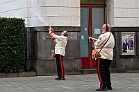 01 Prinzenwecken 2025-03-01 02  Am Nekelsamstag - ein Highlight - Es ist UNSER Tag. Um acht Uhr in der Früh werden mir Böllerschüssen am WYNDHAM Hotel Duisburger Hof geweckt. Gut gefrühstückt fahren wir nach Marxloh. Dort beginnt in diesem Jahr am neuen Tag zur neuen Uhrzeit der Kinderkarnevalszug Richtung Hamborn. Nach dem Umzug noch kurz der Empfang in der Hamborner Sparkassenfiliale und dann gehts noch weiter mit Terminen. Abends dann zum Bordfest der KG Alle Mann an Bord und danach zur Prunksitzung der KG Rot-Gold Laar. : DVPJ, Holger II, Kinderprinz Phil II., Prinzessin, Mia I., Prinzessin Mia I., HDK, Duisburg, Karneval, Helau, Tollität, Event, Session 2024, Session 2025, Hauptausschuss, Gemeinschaft, Hauptausschuss Karneval Duisburg, Duisburg ist echt