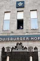 01 Prinzenwecken 2025-03-01 07  Am Nekelsamstag - ein Highlight - Es ist UNSER Tag. Um acht Uhr in der Früh werden mir Böllerschüssen am WYNDHAM Hotel Duisburger Hof geweckt. Gut gefrühstückt fahren wir nach Marxloh. Dort beginnt in diesem Jahr am neuen Tag zur neuen Uhrzeit der Kinderkarnevalszug Richtung Hamborn. Nach dem Umzug noch kurz der Empfang in der Hamborner Sparkassenfiliale und dann gehts noch weiter mit Terminen. Abends dann zum Bordfest der KG Alle Mann an Bord und danach zur Prunksitzung der KG Rot-Gold Laar. : DVPJ, Holger II, Kinderprinz Phil II., Prinzessin, Mia I., Prinzessin Mia I., HDK, Duisburg, Karneval, Helau, Tollität, Event, Session 2024, Session 2025, Hauptausschuss, Gemeinschaft, Hauptausschuss Karneval Duisburg, Duisburg ist echt