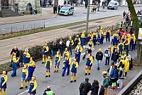 02 KinderkHamborn ZUG 2025-03-01 10  Am Nekelsamstag - ein Highlight - Es ist UNSER Tag. Um acht Uhr in der Früh werden mir Böllerschüssen am WYNDHAM Hotel Duisburger Hof geweckt. Gut gefrühstückt fahren wir nach Marxloh. Dort beginnt in diesem Jahr am neuen Tag zur neuen Uhrzeit der Kinderkarnevalszug Richtung Hamborn. Nach dem Umzug noch kurz der Empfang in der Hamborner Sparkassenfiliale und dann gehts noch weiter mit Terminen. Abends dann zum Bordfest der KG Alle Mann an Bord und danach zur Prunksitzung der KG Rot-Gold Laar. : DVPJ, Holger II, Kinderprinz Phil II., Prinzessin, Mia I., Prinzessin Mia I., HDK, Duisburg, Karneval, Helau, Tollität, Event, Session 2024, Session 2025, Hauptausschuss, Gemeinschaft, Hauptausschuss Karneval Duisburg, Duisburg ist echt