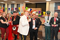 02 STSP Kinderkar 2025-03-01 43  Am Nekelsamstag - ein Highlight - Es ist UNSER Tag. Um acht Uhr in der Früh werden mir Böllerschüssen am WYNDHAM Hotel Duisburger Hof geweckt. Gut gefrühstückt fahren wir nach Marxloh. Dort beginnt in diesem Jahr am neuen Tag zur neuen Uhrzeit der Kinderkarnevalszug Richtung Hamborn. Nach dem Umzug noch kurz der Empfang in der Hamborner Sparkassenfiliale und dann gehts noch weiter mit Terminen. Abends dann zum Bordfest der KG Alle Mann an Bord und danach zur Prunksitzung der KG Rot-Gold Laar. : DVPJ, Holger II, Kinderprinz Phil II., Prinzessin, Mia I., Prinzessin Mia I., HDK, Duisburg, Karneval, Helau, Tollität, Event, Session 2024, Session 2025, Hauptausschuss, Gemeinschaft, Hauptausschuss Karneval Duisburg, Duisburg ist echt