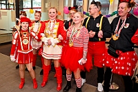 02 STSP Kinderkar 2025-03-01 52  Am Nekelsamstag - ein Highlight - Es ist UNSER Tag. Um acht Uhr in der Früh werden mir Böllerschüssen am WYNDHAM Hotel Duisburger Hof geweckt. Gut gefrühstückt fahren wir nach Marxloh. Dort beginnt in diesem Jahr am neuen Tag zur neuen Uhrzeit der Kinderkarnevalszug Richtung Hamborn. Nach dem Umzug noch kurz der Empfang in der Hamborner Sparkassenfiliale und dann gehts noch weiter mit Terminen. Abends dann zum Bordfest der KG Alle Mann an Bord und danach zur Prunksitzung der KG Rot-Gold Laar. : DVPJ, Holger II, Kinderprinz Phil II., Prinzessin, Mia I., Prinzessin Mia I., HDK, Duisburg, Karneval, Helau, Tollität, Event, Session 2024, Session 2025, Hauptausschuss, Gemeinschaft, Hauptausschuss Karneval Duisburg, Duisburg ist echt