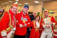02 STSP Kinderkar 2025-03-01 55  Am Nekelsamstag - ein Highlight - Es ist UNSER Tag. Um acht Uhr in der Früh werden mir Böllerschüssen am WYNDHAM Hotel Duisburger Hof geweckt. Gut gefrühstückt fahren wir nach Marxloh. Dort beginnt in diesem Jahr am neuen Tag zur neuen Uhrzeit der Kinderkarnevalszug Richtung Hamborn. Nach dem Umzug noch kurz der Empfang in der Hamborner Sparkassenfiliale und dann gehts noch weiter mit Terminen. Abends dann zum Bordfest der KG Alle Mann an Bord und danach zur Prunksitzung der KG Rot-Gold Laar. : DVPJ, Holger II, Kinderprinz Phil II., Prinzessin, Mia I., Prinzessin Mia I., HDK, Duisburg, Karneval, Helau, Tollität, Event, Session 2024, Session 2025, Hauptausschuss, Gemeinschaft, Hauptausschuss Karneval Duisburg, Duisburg ist echt