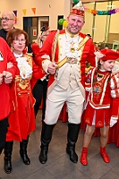 02 STSP Kinderkar 2025-03-01 56  Am Nekelsamstag - ein Highlight - Es ist UNSER Tag. Um acht Uhr in der Früh werden mir Böllerschüssen am WYNDHAM Hotel Duisburger Hof geweckt. Gut gefrühstückt fahren wir nach Marxloh. Dort beginnt in diesem Jahr am neuen Tag zur neuen Uhrzeit der Kinderkarnevalszug Richtung Hamborn. Nach dem Umzug noch kurz der Empfang in der Hamborner Sparkassenfiliale und dann gehts noch weiter mit Terminen. Abends dann zum Bordfest der KG Alle Mann an Bord und danach zur Prunksitzung der KG Rot-Gold Laar. : DVPJ, Holger II, Kinderprinz Phil II., Prinzessin, Mia I., Prinzessin Mia I., HDK, Duisburg, Karneval, Helau, Tollität, Event, Session 2024, Session 2025, Hauptausschuss, Gemeinschaft, Hauptausschuss Karneval Duisburg, Duisburg ist echt