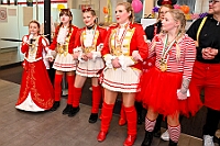 02 STSP Kinderkar 2025-03-01 57  Am Nekelsamstag - ein Highlight - Es ist UNSER Tag. Um acht Uhr in der Früh werden mir Böllerschüssen am WYNDHAM Hotel Duisburger Hof geweckt. Gut gefrühstückt fahren wir nach Marxloh. Dort beginnt in diesem Jahr am neuen Tag zur neuen Uhrzeit der Kinderkarnevalszug Richtung Hamborn. Nach dem Umzug noch kurz der Empfang in der Hamborner Sparkassenfiliale und dann gehts noch weiter mit Terminen. Abends dann zum Bordfest der KG Alle Mann an Bord und danach zur Prunksitzung der KG Rot-Gold Laar. : DVPJ, Holger II, Kinderprinz Phil II., Prinzessin, Mia I., Prinzessin Mia I., HDK, Duisburg, Karneval, Helau, Tollität, Event, Session 2024, Session 2025, Hauptausschuss, Gemeinschaft, Hauptausschuss Karneval Duisburg, Duisburg ist echt