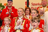 02 STSP Kinderkar 2025-03-01 58  Am Nekelsamstag - ein Highlight - Es ist UNSER Tag. Um acht Uhr in der Früh werden mir Böllerschüssen am WYNDHAM Hotel Duisburger Hof geweckt. Gut gefrühstückt fahren wir nach Marxloh. Dort beginnt in diesem Jahr am neuen Tag zur neuen Uhrzeit der Kinderkarnevalszug Richtung Hamborn. Nach dem Umzug noch kurz der Empfang in der Hamborner Sparkassenfiliale und dann gehts noch weiter mit Terminen. Abends dann zum Bordfest der KG Alle Mann an Bord und danach zur Prunksitzung der KG Rot-Gold Laar. : DVPJ, Holger II, Kinderprinz Phil II., Prinzessin, Mia I., Prinzessin Mia I., HDK, Duisburg, Karneval, Helau, Tollität, Event, Session 2024, Session 2025, Hauptausschuss, Gemeinschaft, Hauptausschuss Karneval Duisburg, Duisburg ist echt