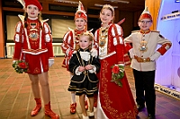 03 BordfAMaB 2025-03-01 22  Am Nekelsamstag - ein Highlight - Es ist UNSER Tag. Um acht Uhr in der Früh werden mir Böllerschüssen am WYNDHAM Hotel Duisburger Hof geweckt. Gut gefrühstückt fahren wir nach Marxloh. Dort beginnt in diesem Jahr am neuen Tag zur neuen Uhrzeit der Kinderkarnevalszug Richtung Hamborn. Nach dem Umzug noch kurz der Empfang in der Hamborner Sparkassenfiliale und dann gehts noch weiter mit Terminen. Abends dann zum Bordfest der KG Alle Mann an Bord und danach zur Prunksitzung der KG Rot-Gold Laar. : DVPJ, Holger II, Kinderprinz Phil II., Prinzessin, Mia I., Prinzessin Mia I., HDK, Duisburg, Karneval, Helau, Tollität, Event, Session 2024, Session 2025, Hauptausschuss, Gemeinschaft, Hauptausschuss Karneval Duisburg, Duisburg ist echt