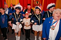 04 Prunks RGLaar2025-03-01 12  Am Nekelsamstag - ein Highlight - Es ist UNSER Tag. Um acht Uhr in der Früh werden mir Böllerschüssen am WYNDHAM Hotel Duisburger Hof geweckt. Gut gefrühstückt fahren wir nach Marxloh. Dort beginnt in diesem Jahr am neuen Tag zur neuen Uhrzeit der Kinderkarnevalszug Richtung Hamborn. Nach dem Umzug noch kurz der Empfang in der Hamborner Sparkassenfiliale und dann gehts noch weiter mit Terminen. Abends dann zum Bordfest der KG Alle Mann an Bord und danach zur Prunksitzung der KG Rot-Gold Laar. : DVPJ, Holger II, Kinderprinz Phil II., Prinzessin, Mia I., Prinzessin Mia I., HDK, Duisburg, Karneval, Helau, Tollität, Event, Session 2024, Session 2025, Hauptausschuss, Gemeinschaft, Hauptausschuss Karneval Duisburg, Duisburg ist echt