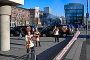 Rosenmontag 2025-03-03 001  Unser Rosenmontag 2025 - Nicht ganz so früh wie wir wird Prinz Holger II. geweckt, mit Böllerschüssen die vor dem IntercityHotel über den Bahnhofsvorplatz donnern. Danach geht es dann zum Prinzenfrühstück zum OB Sören Link ins Rathaus. Mit einer Stunde Verspätung rollt der Rosenmontagszug um 14:11 Uhr dann endlich los. Mit einem riesiger Jubelsturm empfängt uns das Publikum auf dem Opernplatz. Dann kommt die After-Zug-Party. Ein letztes Mal machen wir unser Programm. Jetzt kommt der Zeitpunkt unserer Verabschiedung, nochmal Jubel und dann ist Schluß. : DVPJ, Holger II, Kinderprinz Phil II., Prinzessin, Mia I., Prinzessin Mia I., HDK, Duisburg, Karneval, Helau, Tollität, Event, Session 2024, Session 2025, Hauptausschuss, Gemeinschaft, Hauptausschuss Karneval Duisburg, Duisburg ist echt