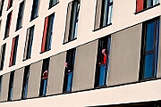 Rosenmontag 2025-03-03 002  Unser Rosenmontag 2025 - Nicht ganz so früh wie wir wird Prinz Holger II. geweckt, mit Böllerschüssen die vor dem IntercityHotel über den Bahnhofsvorplatz donnern. Danach geht es dann zum Prinzenfrühstück zum OB Sören Link ins Rathaus. Mit einer Stunde Verspätung rollt der Rosenmontagszug um 14:11 Uhr dann endlich los. Mit einem riesiger Jubelsturm empfängt uns das Publikum auf dem Opernplatz. Dann kommt die After-Zug-Party. Ein letztes Mal machen wir unser Programm. Jetzt kommt der Zeitpunkt unserer Verabschiedung, nochmal Jubel und dann ist Schluß. : DVPJ, Holger II, Kinderprinz Phil II., Prinzessin, Mia I., Prinzessin Mia I., HDK, Duisburg, Karneval, Helau, Tollität, Event, Session 2024, Session 2025, Hauptausschuss, Gemeinschaft, Hauptausschuss Karneval Duisburg, Duisburg ist echt