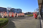 Rosenmontag 2025-03-03 005  Unser Rosenmontag 2025 - Nicht ganz so früh wie wir wird Prinz Holger II. geweckt, mit Böllerschüssen die vor dem IntercityHotel über den Bahnhofsvorplatz donnern. Danach geht es dann zum Prinzenfrühstück zum OB Sören Link ins Rathaus. Mit einer Stunde Verspätung rollt der Rosenmontagszug um 14:11 Uhr dann endlich los. Mit einem riesiger Jubelsturm empfängt uns das Publikum auf dem Opernplatz. Dann kommt die After-Zug-Party. Ein letztes Mal machen wir unser Programm. Jetzt kommt der Zeitpunkt unserer Verabschiedung, nochmal Jubel und dann ist Schluß. : DVPJ, Holger II, Kinderprinz Phil II., Prinzessin, Mia I., Prinzessin Mia I., HDK, Duisburg, Karneval, Helau, Tollität, Event, Session 2024, Session 2025, Hauptausschuss, Gemeinschaft, Hauptausschuss Karneval Duisburg, Duisburg ist echt