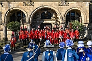 Rosenmontag 2025-03-03 009  Unser Rosenmontag 2025 - Nicht ganz so früh wie wir wird Prinz Holger II. geweckt, mit Böllerschüssen die vor dem IntercityHotel über den Bahnhofsvorplatz donnern. Danach geht es dann zum Prinzenfrühstück zum OB Sören Link ins Rathaus. Mit einer Stunde Verspätung rollt der Rosenmontagszug um 14:11 Uhr dann endlich los. Mit einem riesiger Jubelsturm empfängt uns das Publikum auf dem Opernplatz. Dann kommt die After-Zug-Party. Ein letztes Mal machen wir unser Programm. Jetzt kommt der Zeitpunkt unserer Verabschiedung, nochmal Jubel und dann ist Schluß. : DVPJ, Holger II, Kinderprinz Phil II., Prinzessin, Mia I., Prinzessin Mia I., HDK, Duisburg, Karneval, Helau, Tollität, Event, Session 2024, Session 2025, Hauptausschuss, Gemeinschaft, Hauptausschuss Karneval Duisburg, Duisburg ist echt
