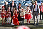 Rosenmontag 2025-03-03 014  Unser Rosenmontag 2025 - Nicht ganz so früh wie wir wird Prinz Holger II. geweckt, mit Böllerschüssen die vor dem IntercityHotel über den Bahnhofsvorplatz donnern. Danach geht es dann zum Prinzenfrühstück zum OB Sören Link ins Rathaus. Mit einer Stunde Verspätung rollt der Rosenmontagszug um 14:11 Uhr dann endlich los. Mit einem riesiger Jubelsturm empfängt uns das Publikum auf dem Opernplatz. Dann kommt die After-Zug-Party. Ein letztes Mal machen wir unser Programm. Jetzt kommt der Zeitpunkt unserer Verabschiedung, nochmal Jubel und dann ist Schluß. : DVPJ, Holger II, Kinderprinz Phil II., Prinzessin, Mia I., Prinzessin Mia I., HDK, Duisburg, Karneval, Helau, Tollität, Event, Session 2024, Session 2025, Hauptausschuss, Gemeinschaft, Hauptausschuss Karneval Duisburg, Duisburg ist echt