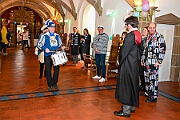 Rosenmontag 2025-03-03 015  Unser Rosenmontag 2025 - Nicht ganz so früh wie wir wird Prinz Holger II. geweckt, mit Böllerschüssen die vor dem IntercityHotel über den Bahnhofsvorplatz donnern. Danach geht es dann zum Prinzenfrühstück zum OB Sören Link ins Rathaus. Mit einer Stunde Verspätung rollt der Rosenmontagszug um 14:11 Uhr dann endlich los. Mit einem riesiger Jubelsturm empfängt uns das Publikum auf dem Opernplatz. Dann kommt die After-Zug-Party. Ein letztes Mal machen wir unser Programm. Jetzt kommt der Zeitpunkt unserer Verabschiedung, nochmal Jubel und dann ist Schluß. : DVPJ, Holger II, Kinderprinz Phil II., Prinzessin, Mia I., Prinzessin Mia I., HDK, Duisburg, Karneval, Helau, Tollität, Event, Session 2024, Session 2025, Hauptausschuss, Gemeinschaft, Hauptausschuss Karneval Duisburg, Duisburg ist echt