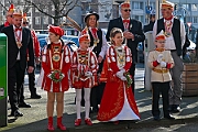 Rosenmontag 2025-03-03 019  Unser Rosenmontag 2025 - Nicht ganz so früh wie wir wird Prinz Holger II. geweckt, mit Böllerschüssen die vor dem IntercityHotel über den Bahnhofsvorplatz donnern. Danach geht es dann zum Prinzenfrühstück zum OB Sören Link ins Rathaus. Mit einer Stunde Verspätung rollt der Rosenmontagszug um 14:11 Uhr dann endlich los. Mit einem riesiger Jubelsturm empfängt uns das Publikum auf dem Opernplatz. Dann kommt die After-Zug-Party. Ein letztes Mal machen wir unser Programm. Jetzt kommt der Zeitpunkt unserer Verabschiedung, nochmal Jubel und dann ist Schluß. : DVPJ, Holger II, Kinderprinz Phil II., Prinzessin, Mia I., Prinzessin Mia I., HDK, Duisburg, Karneval, Helau, Tollität, Event, Session 2024, Session 2025, Hauptausschuss, Gemeinschaft, Hauptausschuss Karneval Duisburg, Duisburg ist echt