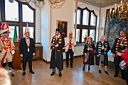 Rosenmontag 2025-03-03 023  Unser Rosenmontag 2025 - Nicht ganz so früh wie wir wird Prinz Holger II. geweckt, mit Böllerschüssen die vor dem IntercityHotel über den Bahnhofsvorplatz donnern. Danach geht es dann zum Prinzenfrühstück zum OB Sören Link ins Rathaus. Mit einer Stunde Verspätung rollt der Rosenmontagszug um 14:11 Uhr dann endlich los. Mit einem riesiger Jubelsturm empfängt uns das Publikum auf dem Opernplatz. Dann kommt die After-Zug-Party. Ein letztes Mal machen wir unser Programm. Jetzt kommt der Zeitpunkt unserer Verabschiedung, nochmal Jubel und dann ist Schluß. : DVPJ, Holger II, Kinderprinz Phil II., Prinzessin, Mia I., Prinzessin Mia I., HDK, Duisburg, Karneval, Helau, Tollität, Event, Session 2024, Session 2025, Hauptausschuss, Gemeinschaft, Hauptausschuss Karneval Duisburg, Duisburg ist echt