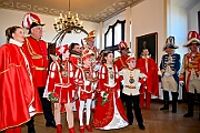 Rosenmontag 2025-03-03 024  Unser Rosenmontag 2025 - Nicht ganz so früh wie wir wird Prinz Holger II. geweckt, mit Böllerschüssen die vor dem IntercityHotel über den Bahnhofsvorplatz donnern. Danach geht es dann zum Prinzenfrühstück zum OB Sören Link ins Rathaus. Mit einer Stunde Verspätung rollt der Rosenmontagszug um 14:11 Uhr dann endlich los. Mit einem riesiger Jubelsturm empfängt uns das Publikum auf dem Opernplatz. Dann kommt die After-Zug-Party. Ein letztes Mal machen wir unser Programm. Jetzt kommt der Zeitpunkt unserer Verabschiedung, nochmal Jubel und dann ist Schluß. : DVPJ, Holger II, Kinderprinz Phil II., Prinzessin, Mia I., Prinzessin Mia I., HDK, Duisburg, Karneval, Helau, Tollität, Event, Session 2024, Session 2025, Hauptausschuss, Gemeinschaft, Hauptausschuss Karneval Duisburg, Duisburg ist echt