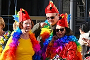 Rosenmontag 2025-03-03 034  Unser Rosenmontag 2025 - Nicht ganz so früh wie wir wird Prinz Holger II. geweckt, mit Böllerschüssen die vor dem IntercityHotel über den Bahnhofsvorplatz donnern. Danach geht es dann zum Prinzenfrühstück zum OB Sören Link ins Rathaus. Mit einer Stunde Verspätung rollt der Rosenmontagszug um 14:11 Uhr dann endlich los. Mit einem riesiger Jubelsturm empfängt uns das Publikum auf dem Opernplatz. Dann kommt die After-Zug-Party. Ein letztes Mal machen wir unser Programm. Jetzt kommt der Zeitpunkt unserer Verabschiedung, nochmal Jubel und dann ist Schluß. : DVPJ, Holger II, Kinderprinz Phil II., Prinzessin, Mia I., Prinzessin Mia I., HDK, Duisburg, Karneval, Helau, Tollität, Event, Session 2024, Session 2025, Hauptausschuss, Gemeinschaft, Hauptausschuss Karneval Duisburg, Duisburg ist echt
