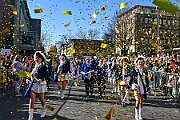Rosenmontag 2025-03-03 049  Unser Rosenmontag 2025 - Nicht ganz so früh wie wir wird Prinz Holger II. geweckt, mit Böllerschüssen die vor dem IntercityHotel über den Bahnhofsvorplatz donnern. Danach geht es dann zum Prinzenfrühstück zum OB Sören Link ins Rathaus. Mit einer Stunde Verspätung rollt der Rosenmontagszug um 14:11 Uhr dann endlich los. Mit einem riesiger Jubelsturm empfängt uns das Publikum auf dem Opernplatz. Dann kommt die After-Zug-Party. Ein letztes Mal machen wir unser Programm. Jetzt kommt der Zeitpunkt unserer Verabschiedung, nochmal Jubel und dann ist Schluß. : DVPJ, Holger II, Kinderprinz Phil II., Prinzessin, Mia I., Prinzessin Mia I., HDK, Duisburg, Karneval, Helau, Tollität, Event, Session 2024, Session 2025, Hauptausschuss, Gemeinschaft, Hauptausschuss Karneval Duisburg, Duisburg ist echt