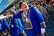 Rosenmontag 2025-03-03 051  Unser Rosenmontag 2025 - Nicht ganz so früh wie wir wird Prinz Holger II. geweckt, mit Böllerschüssen die vor dem IntercityHotel über den Bahnhofsvorplatz donnern. Danach geht es dann zum Prinzenfrühstück zum OB Sören Link ins Rathaus. Mit einer Stunde Verspätung rollt der Rosenmontagszug um 14:11 Uhr dann endlich los. Mit einem riesiger Jubelsturm empfängt uns das Publikum auf dem Opernplatz. Dann kommt die After-Zug-Party. Ein letztes Mal machen wir unser Programm. Jetzt kommt der Zeitpunkt unserer Verabschiedung, nochmal Jubel und dann ist Schluß. : DVPJ, Holger II, Kinderprinz Phil II., Prinzessin, Mia I., Prinzessin Mia I., HDK, Duisburg, Karneval, Helau, Tollität, Event, Session 2024, Session 2025, Hauptausschuss, Gemeinschaft, Hauptausschuss Karneval Duisburg, Duisburg ist echt