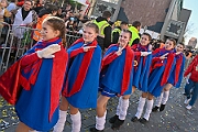 Rosenmontag 2025-03-03 061  Unser Rosenmontag 2025 - Nicht ganz so früh wie wir wird Prinz Holger II. geweckt, mit Böllerschüssen die vor dem IntercityHotel über den Bahnhofsvorplatz donnern. Danach geht es dann zum Prinzenfrühstück zum OB Sören Link ins Rathaus. Mit einer Stunde Verspätung rollt der Rosenmontagszug um 14:11 Uhr dann endlich los. Mit einem riesiger Jubelsturm empfängt uns das Publikum auf dem Opernplatz. Dann kommt die After-Zug-Party. Ein letztes Mal machen wir unser Programm. Jetzt kommt der Zeitpunkt unserer Verabschiedung, nochmal Jubel und dann ist Schluß. : DVPJ, Holger II, Kinderprinz Phil II., Prinzessin, Mia I., Prinzessin Mia I., HDK, Duisburg, Karneval, Helau, Tollität, Event, Session 2024, Session 2025, Hauptausschuss, Gemeinschaft, Hauptausschuss Karneval Duisburg, Duisburg ist echt