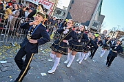 Rosenmontag 2025-03-03 063  Unser Rosenmontag 2025 - Nicht ganz so früh wie wir wird Prinz Holger II. geweckt, mit Böllerschüssen die vor dem IntercityHotel über den Bahnhofsvorplatz donnern. Danach geht es dann zum Prinzenfrühstück zum OB Sören Link ins Rathaus. Mit einer Stunde Verspätung rollt der Rosenmontagszug um 14:11 Uhr dann endlich los. Mit einem riesiger Jubelsturm empfängt uns das Publikum auf dem Opernplatz. Dann kommt die After-Zug-Party. Ein letztes Mal machen wir unser Programm. Jetzt kommt der Zeitpunkt unserer Verabschiedung, nochmal Jubel und dann ist Schluß. : DVPJ, Holger II, Kinderprinz Phil II., Prinzessin, Mia I., Prinzessin Mia I., HDK, Duisburg, Karneval, Helau, Tollität, Event, Session 2024, Session 2025, Hauptausschuss, Gemeinschaft, Hauptausschuss Karneval Duisburg, Duisburg ist echt