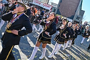 Rosenmontag 2025-03-03 064  Unser Rosenmontag 2025 - Nicht ganz so früh wie wir wird Prinz Holger II. geweckt, mit Böllerschüssen die vor dem IntercityHotel über den Bahnhofsvorplatz donnern. Danach geht es dann zum Prinzenfrühstück zum OB Sören Link ins Rathaus. Mit einer Stunde Verspätung rollt der Rosenmontagszug um 14:11 Uhr dann endlich los. Mit einem riesiger Jubelsturm empfängt uns das Publikum auf dem Opernplatz. Dann kommt die After-Zug-Party. Ein letztes Mal machen wir unser Programm. Jetzt kommt der Zeitpunkt unserer Verabschiedung, nochmal Jubel und dann ist Schluß. : DVPJ, Holger II, Kinderprinz Phil II., Prinzessin, Mia I., Prinzessin Mia I., HDK, Duisburg, Karneval, Helau, Tollität, Event, Session 2024, Session 2025, Hauptausschuss, Gemeinschaft, Hauptausschuss Karneval Duisburg, Duisburg ist echt