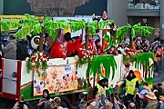 Rosenmontag 2025-03-03 068  Unser Rosenmontag 2025 - Nicht ganz so früh wie wir wird Prinz Holger II. geweckt, mit Böllerschüssen die vor dem IntercityHotel über den Bahnhofsvorplatz donnern. Danach geht es dann zum Prinzenfrühstück zum OB Sören Link ins Rathaus. Mit einer Stunde Verspätung rollt der Rosenmontagszug um 14:11 Uhr dann endlich los. Mit einem riesiger Jubelsturm empfängt uns das Publikum auf dem Opernplatz. Dann kommt die After-Zug-Party. Ein letztes Mal machen wir unser Programm. Jetzt kommt der Zeitpunkt unserer Verabschiedung, nochmal Jubel und dann ist Schluß. : DVPJ, Holger II, Kinderprinz Phil II., Prinzessin, Mia I., Prinzessin Mia I., HDK, Duisburg, Karneval, Helau, Tollität, Event, Session 2024, Session 2025, Hauptausschuss, Gemeinschaft, Hauptausschuss Karneval Duisburg, Duisburg ist echt