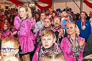 Rosenmontag 2025-03-03 080  Unser Rosenmontag 2025 - Nicht ganz so früh wie wir wird Prinz Holger II. geweckt, mit Böllerschüssen die vor dem IntercityHotel über den Bahnhofsvorplatz donnern. Danach geht es dann zum Prinzenfrühstück zum OB Sören Link ins Rathaus. Mit einer Stunde Verspätung rollt der Rosenmontagszug um 14:11 Uhr dann endlich los. Mit einem riesiger Jubelsturm empfängt uns das Publikum auf dem Opernplatz. Dann kommt die After-Zug-Party. Ein letztes Mal machen wir unser Programm. Jetzt kommt der Zeitpunkt unserer Verabschiedung, nochmal Jubel und dann ist Schluß. : DVPJ, Holger II, Kinderprinz Phil II., Prinzessin, Mia I., Prinzessin Mia I., HDK, Duisburg, Karneval, Helau, Tollität, Event, Session 2024, Session 2025, Hauptausschuss, Gemeinschaft, Hauptausschuss Karneval Duisburg, Duisburg ist echt