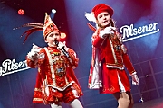 Rosenmontag 2025-03-03 089  Unser Rosenmontag 2025 - Nicht ganz so früh wie wir wird Prinz Holger II. geweckt, mit Böllerschüssen die vor dem IntercityHotel über den Bahnhofsvorplatz donnern. Danach geht es dann zum Prinzenfrühstück zum OB Sören Link ins Rathaus. Mit einer Stunde Verspätung rollt der Rosenmontagszug um 14:11 Uhr dann endlich los. Mit einem riesiger Jubelsturm empfängt uns das Publikum auf dem Opernplatz. Dann kommt die After-Zug-Party. Ein letztes Mal machen wir unser Programm. Jetzt kommt der Zeitpunkt unserer Verabschiedung, nochmal Jubel und dann ist Schluß. : DVPJ, Holger II, Kinderprinz Phil II., Prinzessin, Mia I., Prinzessin Mia I., HDK, Duisburg, Karneval, Helau, Tollität, Event, Session 2024, Session 2025, Hauptausschuss, Gemeinschaft, Hauptausschuss Karneval Duisburg, Duisburg ist echt