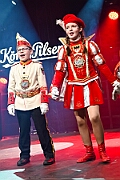 Rosenmontag 2025-03-03 092  Unser Rosenmontag 2025 - Nicht ganz so früh wie wir wird Prinz Holger II. geweckt, mit Böllerschüssen die vor dem IntercityHotel über den Bahnhofsvorplatz donnern. Danach geht es dann zum Prinzenfrühstück zum OB Sören Link ins Rathaus. Mit einer Stunde Verspätung rollt der Rosenmontagszug um 14:11 Uhr dann endlich los. Mit einem riesiger Jubelsturm empfängt uns das Publikum auf dem Opernplatz. Dann kommt die After-Zug-Party. Ein letztes Mal machen wir unser Programm. Jetzt kommt der Zeitpunkt unserer Verabschiedung, nochmal Jubel und dann ist Schluß. : DVPJ, Holger II, Kinderprinz Phil II., Prinzessin, Mia I., Prinzessin Mia I., HDK, Duisburg, Karneval, Helau, Tollität, Event, Session 2024, Session 2025, Hauptausschuss, Gemeinschaft, Hauptausschuss Karneval Duisburg, Duisburg ist echt