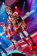 Rosenmontag 2025-03-03 093  Unser Rosenmontag 2025 - Nicht ganz so früh wie wir wird Prinz Holger II. geweckt, mit Böllerschüssen die vor dem IntercityHotel über den Bahnhofsvorplatz donnern. Danach geht es dann zum Prinzenfrühstück zum OB Sören Link ins Rathaus. Mit einer Stunde Verspätung rollt der Rosenmontagszug um 14:11 Uhr dann endlich los. Mit einem riesiger Jubelsturm empfängt uns das Publikum auf dem Opernplatz. Dann kommt die After-Zug-Party. Ein letztes Mal machen wir unser Programm. Jetzt kommt der Zeitpunkt unserer Verabschiedung, nochmal Jubel und dann ist Schluß. : DVPJ, Holger II, Kinderprinz Phil II., Prinzessin, Mia I., Prinzessin Mia I., HDK, Duisburg, Karneval, Helau, Tollität, Event, Session 2024, Session 2025, Hauptausschuss, Gemeinschaft, Hauptausschuss Karneval Duisburg, Duisburg ist echt