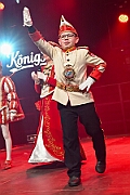 Rosenmontag 2025-03-03 101  Unser Rosenmontag 2025 - Nicht ganz so früh wie wir wird Prinz Holger II. geweckt, mit Böllerschüssen die vor dem IntercityHotel über den Bahnhofsvorplatz donnern. Danach geht es dann zum Prinzenfrühstück zum OB Sören Link ins Rathaus. Mit einer Stunde Verspätung rollt der Rosenmontagszug um 14:11 Uhr dann endlich los. Mit einem riesiger Jubelsturm empfängt uns das Publikum auf dem Opernplatz. Dann kommt die After-Zug-Party. Ein letztes Mal machen wir unser Programm. Jetzt kommt der Zeitpunkt unserer Verabschiedung, nochmal Jubel und dann ist Schluß. : DVPJ, Holger II, Kinderprinz Phil II., Prinzessin, Mia I., Prinzessin Mia I., HDK, Duisburg, Karneval, Helau, Tollität, Event, Session 2024, Session 2025, Hauptausschuss, Gemeinschaft, Hauptausschuss Karneval Duisburg, Duisburg ist echt