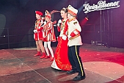 Rosenmontag 2025-03-03 104  Unser Rosenmontag 2025 - Nicht ganz so früh wie wir wird Prinz Holger II. geweckt, mit Böllerschüssen die vor dem IntercityHotel über den Bahnhofsvorplatz donnern. Danach geht es dann zum Prinzenfrühstück zum OB Sören Link ins Rathaus. Mit einer Stunde Verspätung rollt der Rosenmontagszug um 14:11 Uhr dann endlich los. Mit einem riesiger Jubelsturm empfängt uns das Publikum auf dem Opernplatz. Dann kommt die After-Zug-Party. Ein letztes Mal machen wir unser Programm. Jetzt kommt der Zeitpunkt unserer Verabschiedung, nochmal Jubel und dann ist Schluß. : DVPJ, Holger II, Kinderprinz Phil II., Prinzessin, Mia I., Prinzessin Mia I., HDK, Duisburg, Karneval, Helau, Tollität, Event, Session 2024, Session 2025, Hauptausschuss, Gemeinschaft, Hauptausschuss Karneval Duisburg, Duisburg ist echt