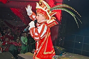 Rosenmontag 2025-03-03 107  Unser Rosenmontag 2025 - Nicht ganz so früh wie wir wird Prinz Holger II. geweckt, mit Böllerschüssen die vor dem IntercityHotel über den Bahnhofsvorplatz donnern. Danach geht es dann zum Prinzenfrühstück zum OB Sören Link ins Rathaus. Mit einer Stunde Verspätung rollt der Rosenmontagszug um 14:11 Uhr dann endlich los. Mit einem riesiger Jubelsturm empfängt uns das Publikum auf dem Opernplatz. Dann kommt die After-Zug-Party. Ein letztes Mal machen wir unser Programm. Jetzt kommt der Zeitpunkt unserer Verabschiedung, nochmal Jubel und dann ist Schluß. : DVPJ, Holger II, Kinderprinz Phil II., Prinzessin, Mia I., Prinzessin Mia I., HDK, Duisburg, Karneval, Helau, Tollität, Event, Session 2024, Session 2025, Hauptausschuss, Gemeinschaft, Hauptausschuss Karneval Duisburg, Duisburg ist echt
