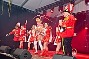 Rosenmontag 2025-03-03 119  Unser Rosenmontag 2025 - Nicht ganz so früh wie wir wird Prinz Holger II. geweckt, mit Böllerschüssen die vor dem IntercityHotel über den Bahnhofsvorplatz donnern. Danach geht es dann zum Prinzenfrühstück zum OB Sören Link ins Rathaus. Mit einer Stunde Verspätung rollt der Rosenmontagszug um 14:11 Uhr dann endlich los. Mit einem riesiger Jubelsturm empfängt uns das Publikum auf dem Opernplatz. Dann kommt die After-Zug-Party. Ein letztes Mal machen wir unser Programm. Jetzt kommt der Zeitpunkt unserer Verabschiedung, nochmal Jubel und dann ist Schluß. : DVPJ, Holger II, Kinderprinz Phil II., Prinzessin, Mia I., Prinzessin Mia I., HDK, Duisburg, Karneval, Helau, Tollität, Event, Session 2024, Session 2025, Hauptausschuss, Gemeinschaft, Hauptausschuss Karneval Duisburg, Duisburg ist echt